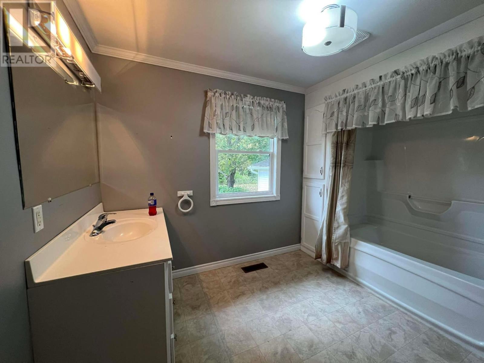 332 Church Street, Tignish, Prince Edward Island  C0B 2B0 - Photo 7 - 202529256