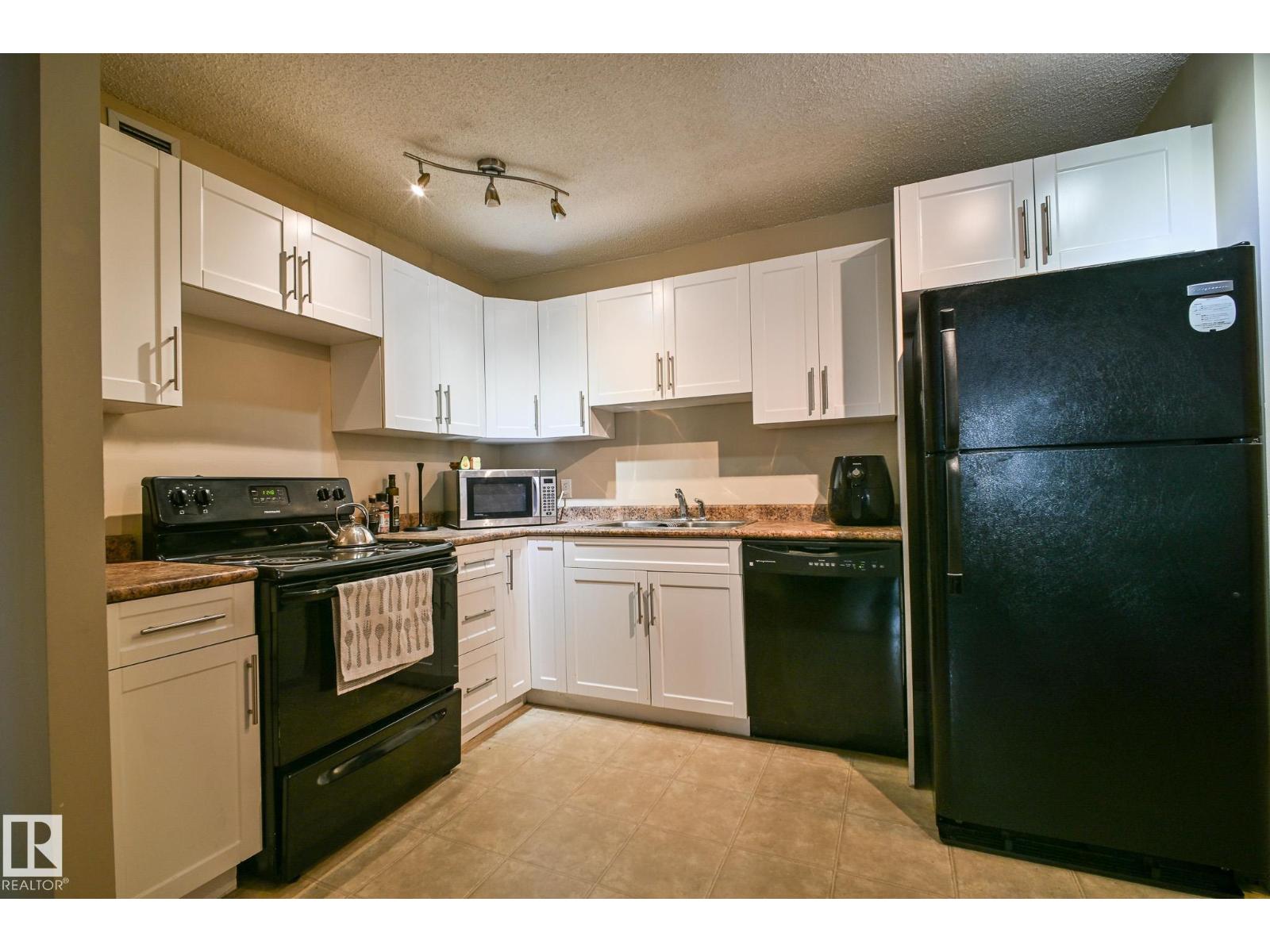 #802 9710 105 St Nw, Edmonton, Alberta  T5K 1A4 - Photo 11 - E4466399