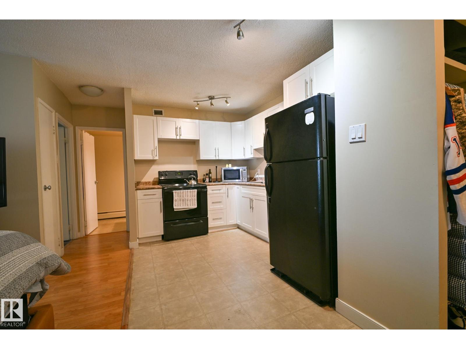 #802 9710 105 St Nw, Edmonton, Alberta  T5K 1A4 - Photo 8 - E4466399