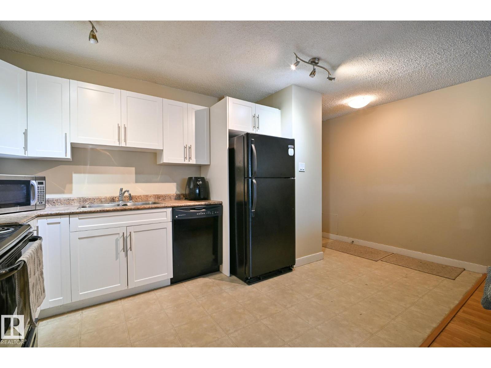 #802 9710 105 St Nw, Edmonton, Alberta  T5K 1A4 - Photo 10 - E4466399