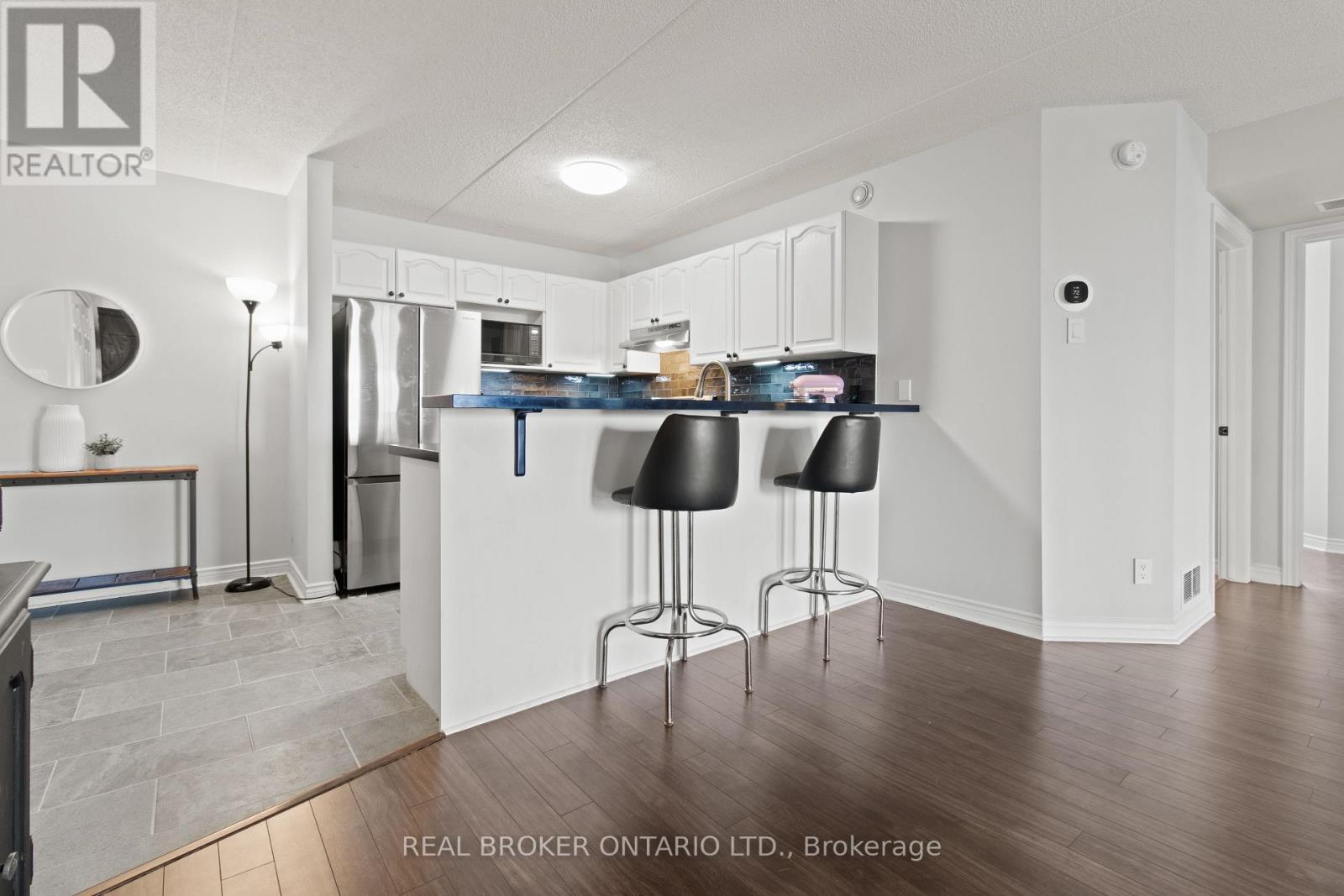 214 - 2010 Cleaver Avenue, Burlington, Ontario  L7M 4C1 - Photo 6 - W12613994