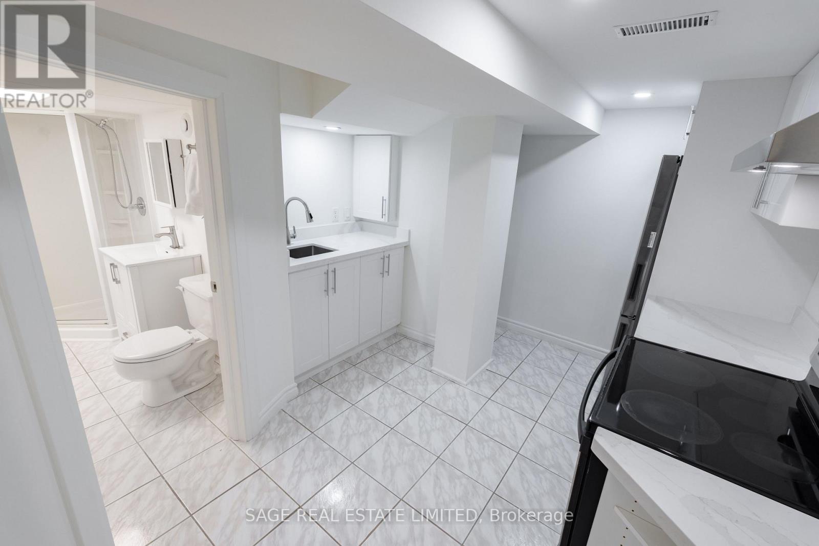 Lower - 131 Meadowvale Drive, Toronto, Ontario  M8Z 3K2 - Photo 11 - W12614016