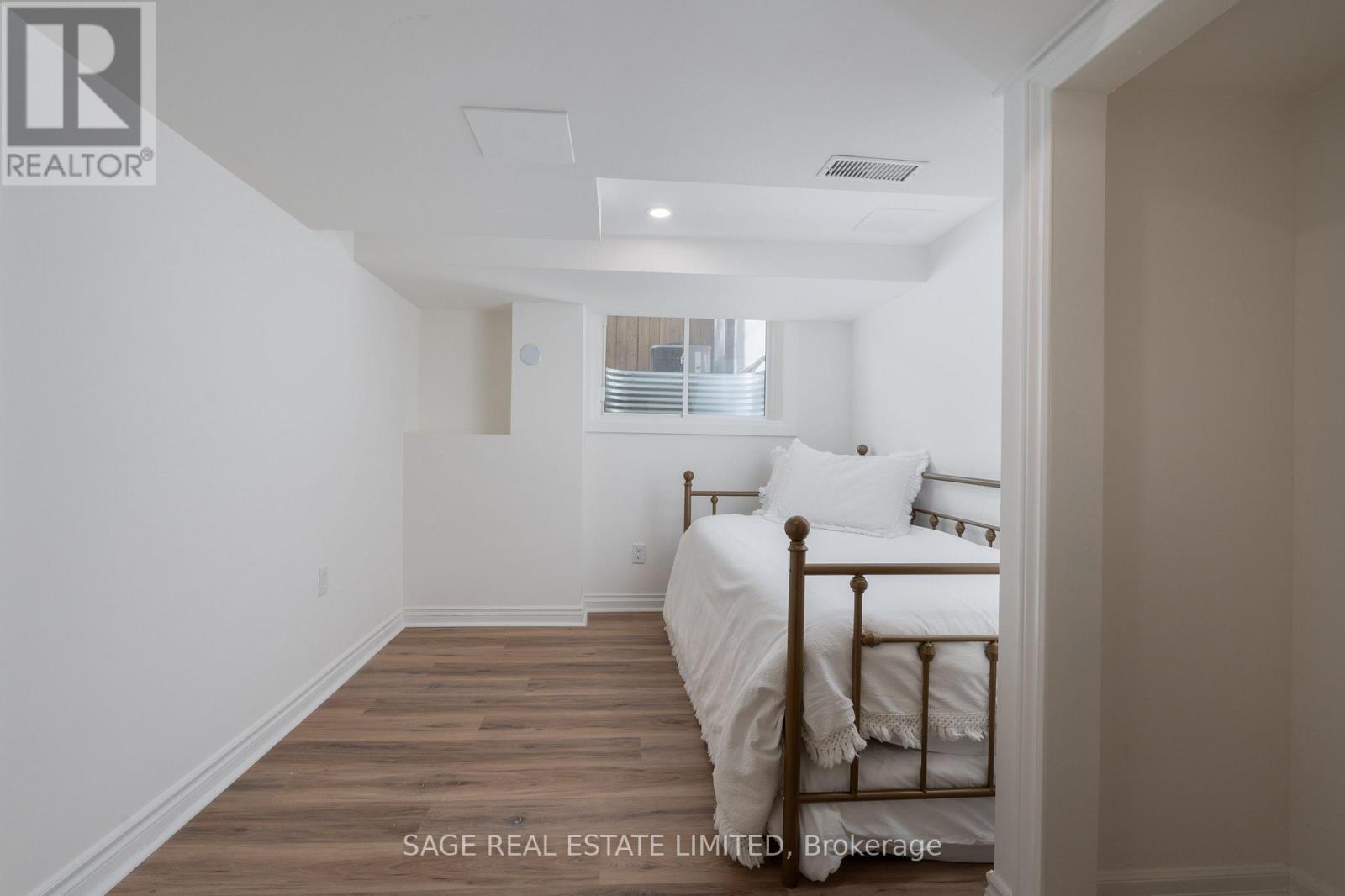 Lower - 131 Meadowvale Drive, Toronto, Ontario  M8Z 3K2 - Photo 12 - W12614016