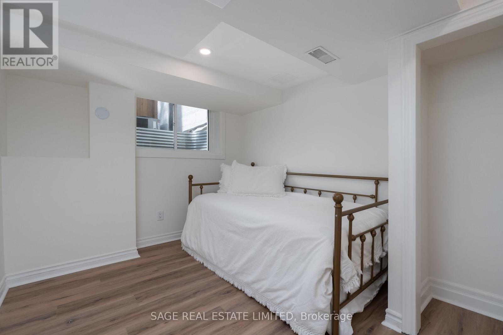 Lower - 131 Meadowvale Drive, Toronto, Ontario  M8Z 3K2 - Photo 13 - W12614016