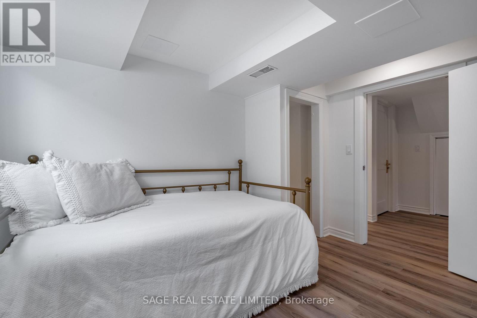 Lower - 131 Meadowvale Drive, Toronto, Ontario  M8Z 3K2 - Photo 14 - W12614016