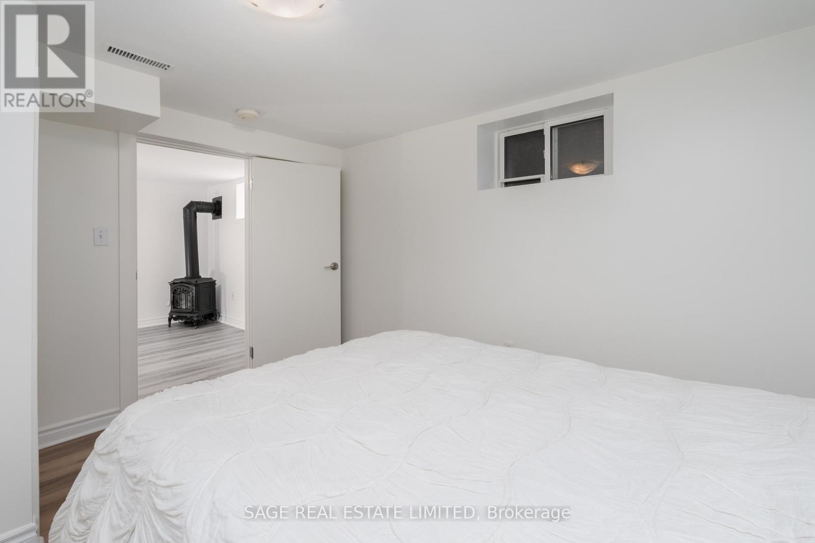 Lower - 131 Meadowvale Drive, Toronto, Ontario  M8Z 3K2 - Photo 16 - W12614016