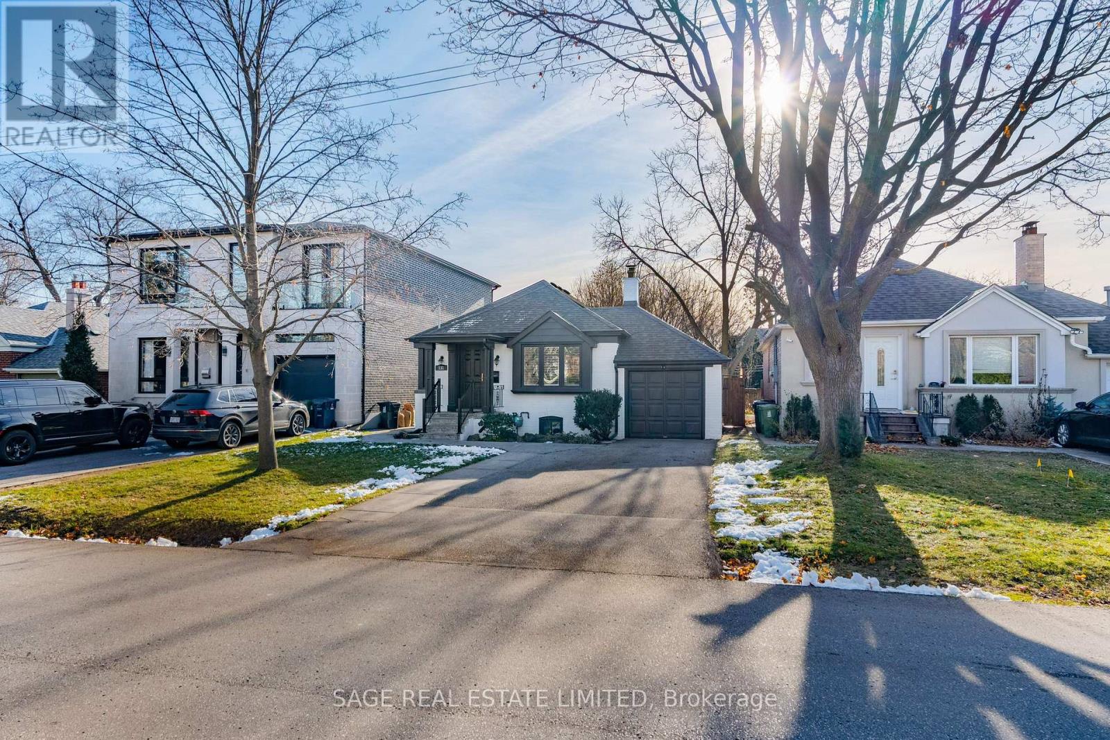 Lower - 131 Meadowvale Drive, Toronto, Ontario  M8Z 3K2 - Photo 2 - W12614016