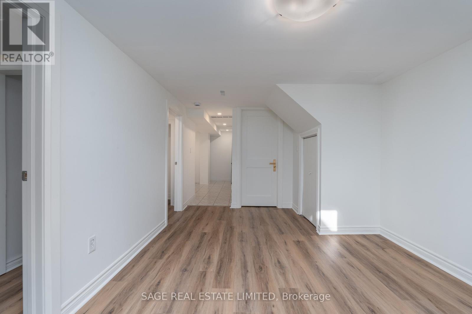 Lower - 131 Meadowvale Drive, Toronto, Ontario  M8Z 3K2 - Photo 6 - W12614016