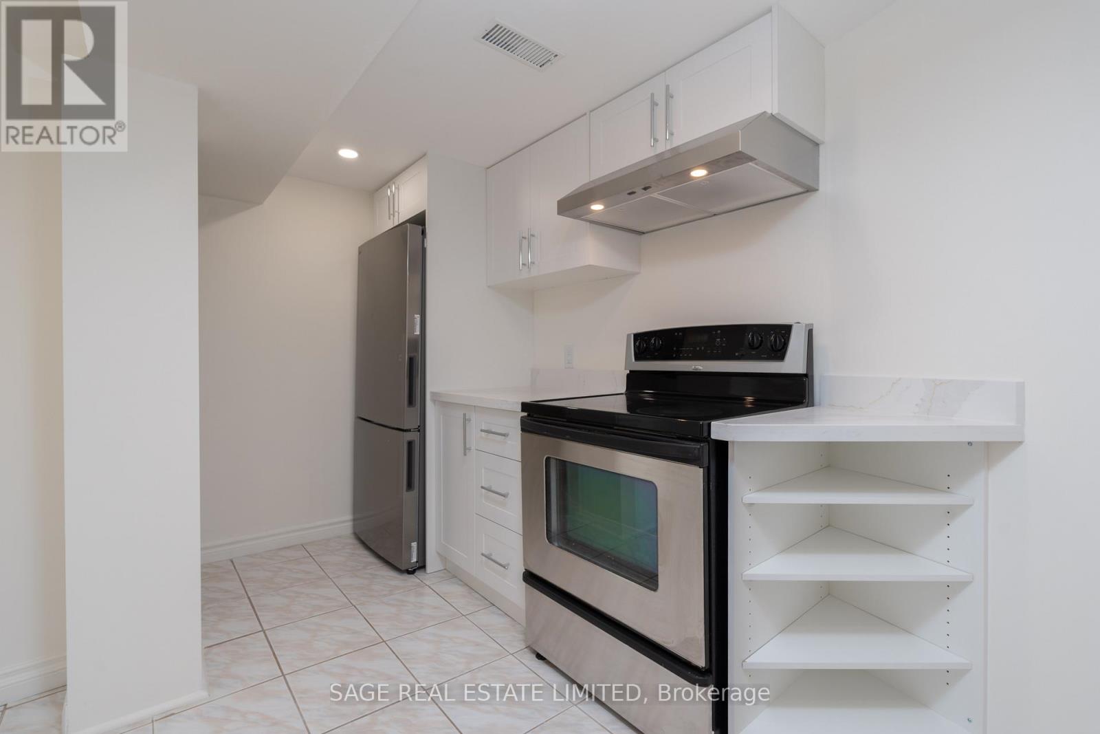 Lower - 131 Meadowvale Drive, Toronto, Ontario  M8Z 3K2 - Photo 7 - W12614016