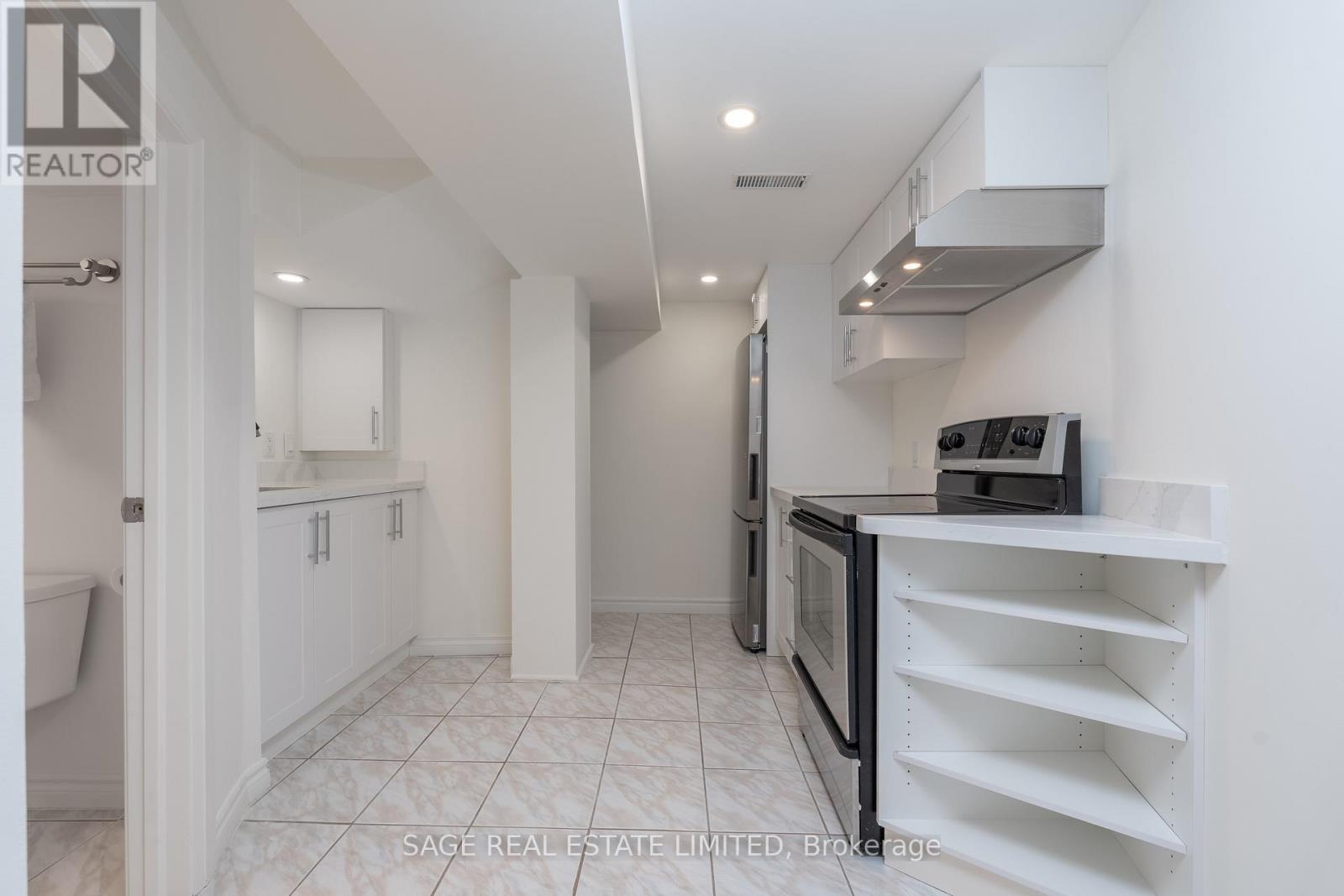 Lower - 131 Meadowvale Drive, Toronto, Ontario  M8Z 3K2 - Photo 8 - W12614016