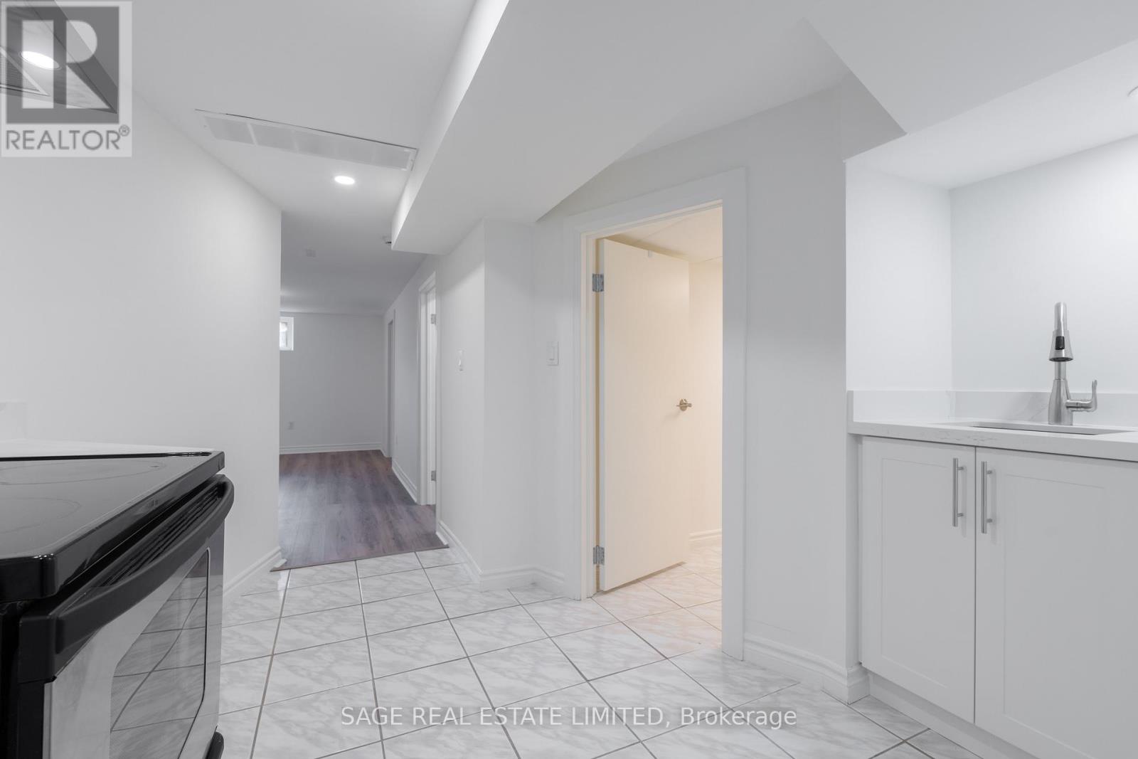 Lower - 131 Meadowvale Drive, Toronto, Ontario  M8Z 3K2 - Photo 9 - W12614016