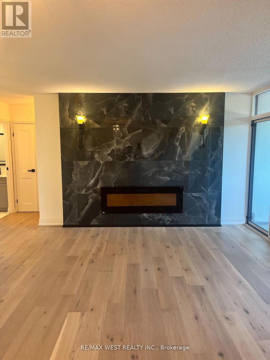 304 - 1535 Lakeshore Road E, Mississauga, Ontario  L5E 3E2 - Photo 10 - W12614034