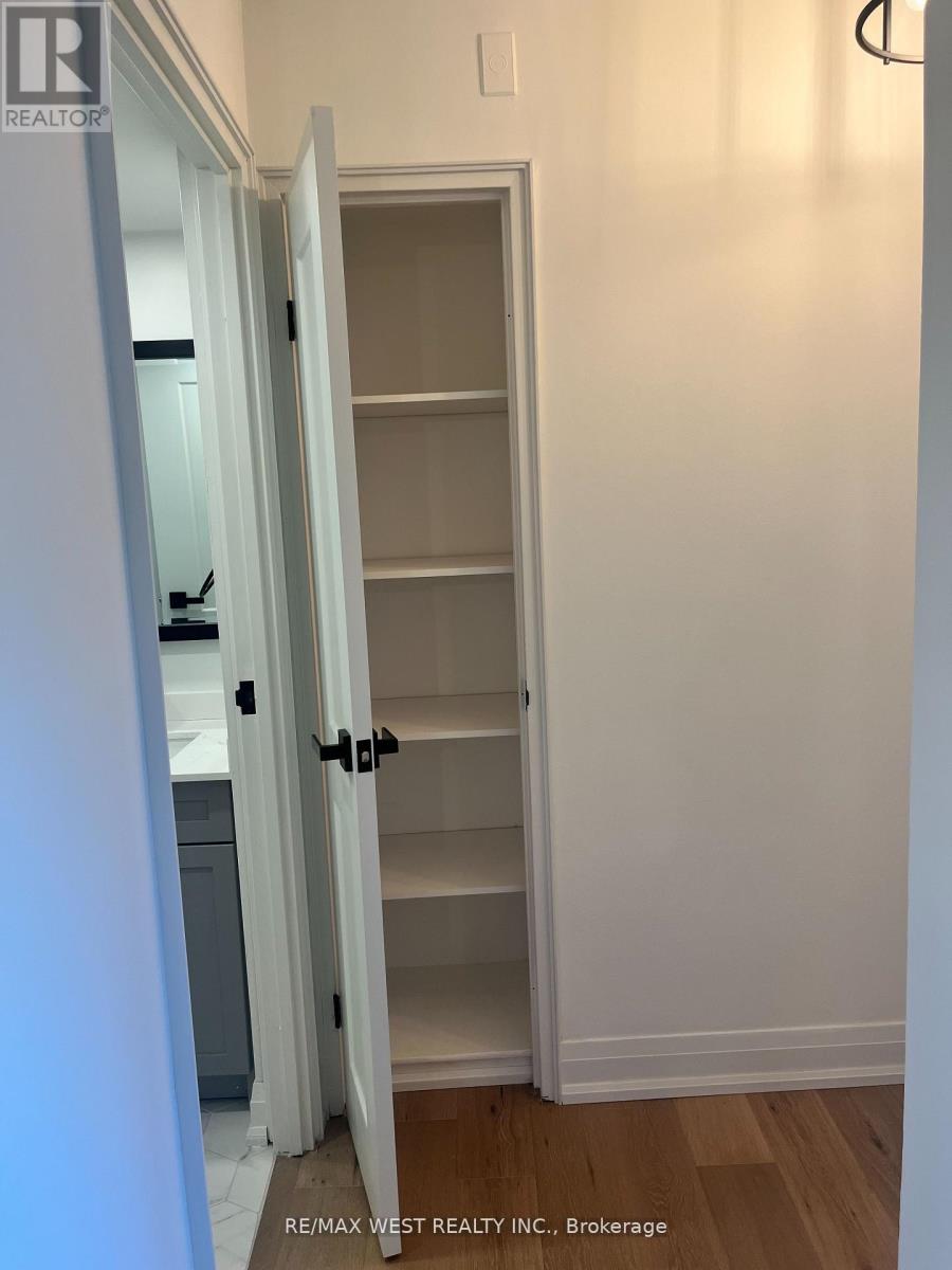 304 - 1535 Lakeshore Road E, Mississauga, Ontario  L5E 3E2 - Photo 16 - W12614034