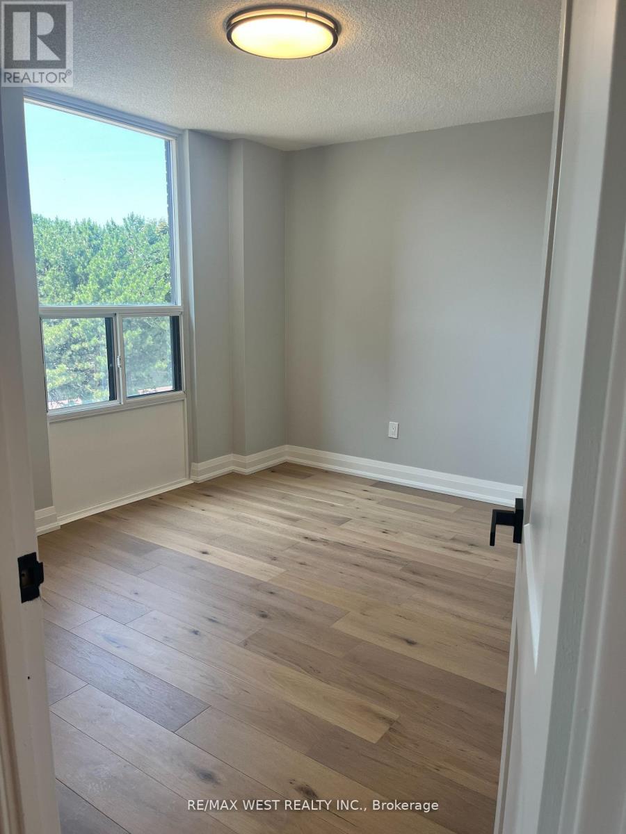 304 - 1535 Lakeshore Road E, Mississauga, Ontario  L5E 3E2 - Photo 22 - W12614034