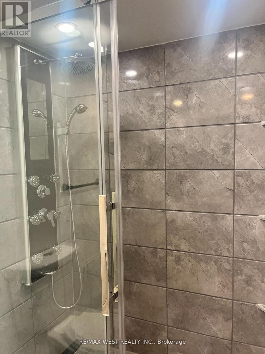 304 - 1535 Lakeshore Road E, Mississauga, Ontario  L5E 3E2 - Photo 32 - W12614034