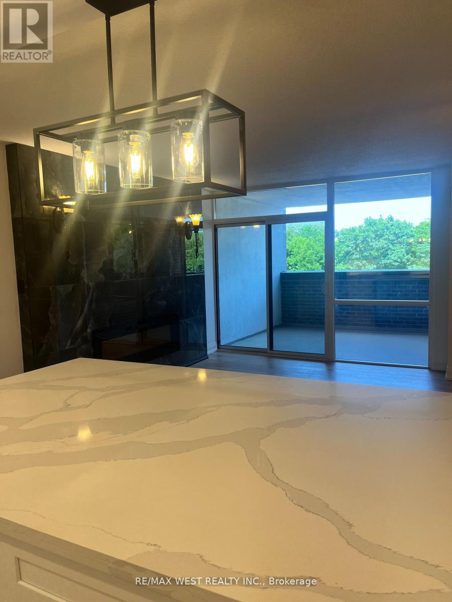 304 - 1535 Lakeshore Road E, Mississauga, Ontario  L5E 3E2 - Photo 7 - W12614034