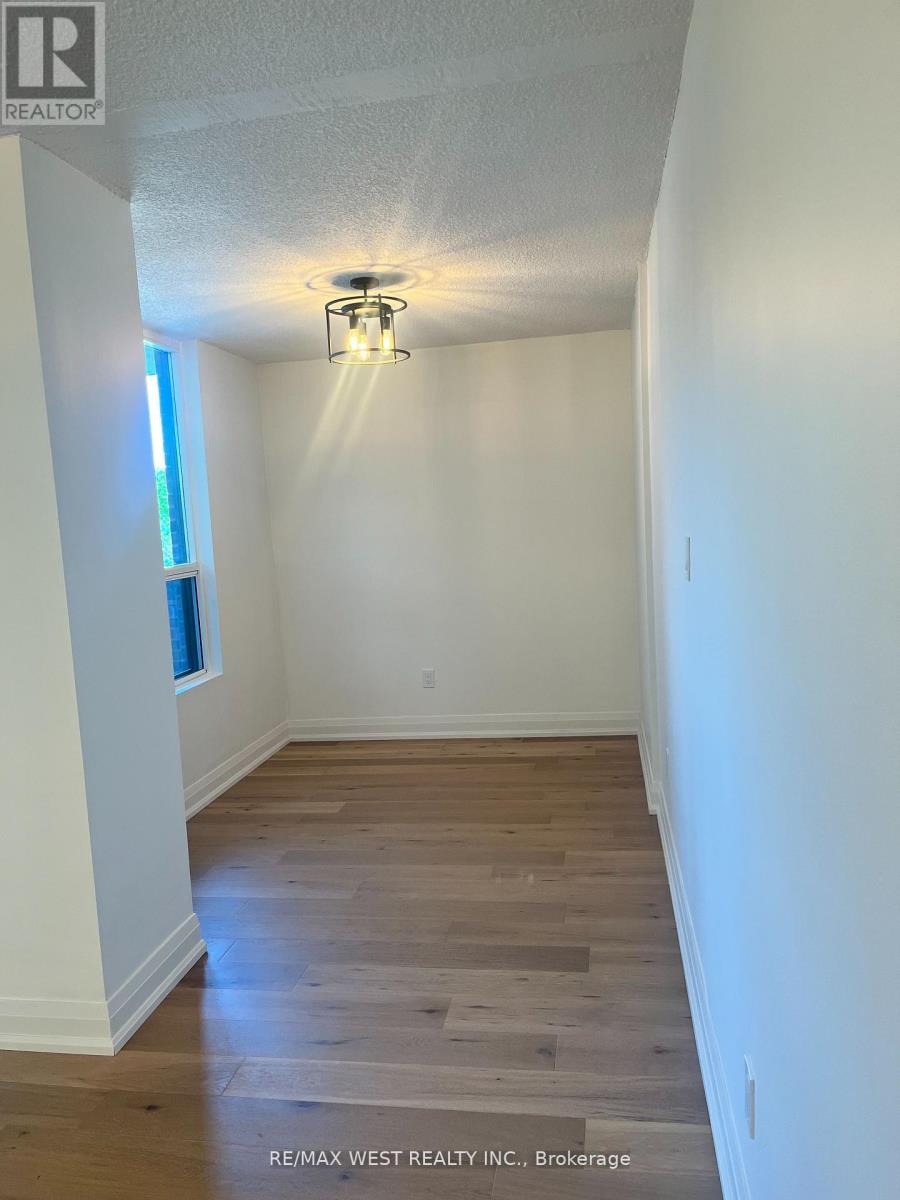 304 - 1535 Lakeshore Road E, Mississauga, Ontario  L5E 3E2 - Photo 9 - W12614034