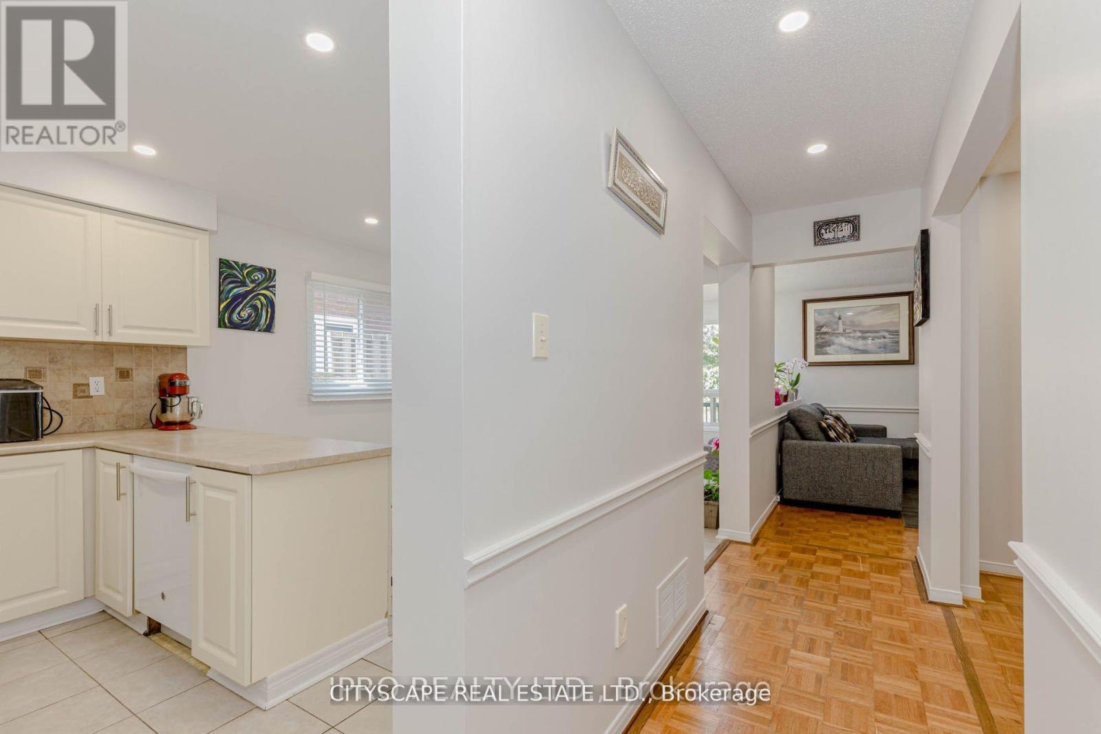 6906 Hickling Crescent N, Mississauga, Ontario  L5N 5A8 - Photo 14 - W12614090