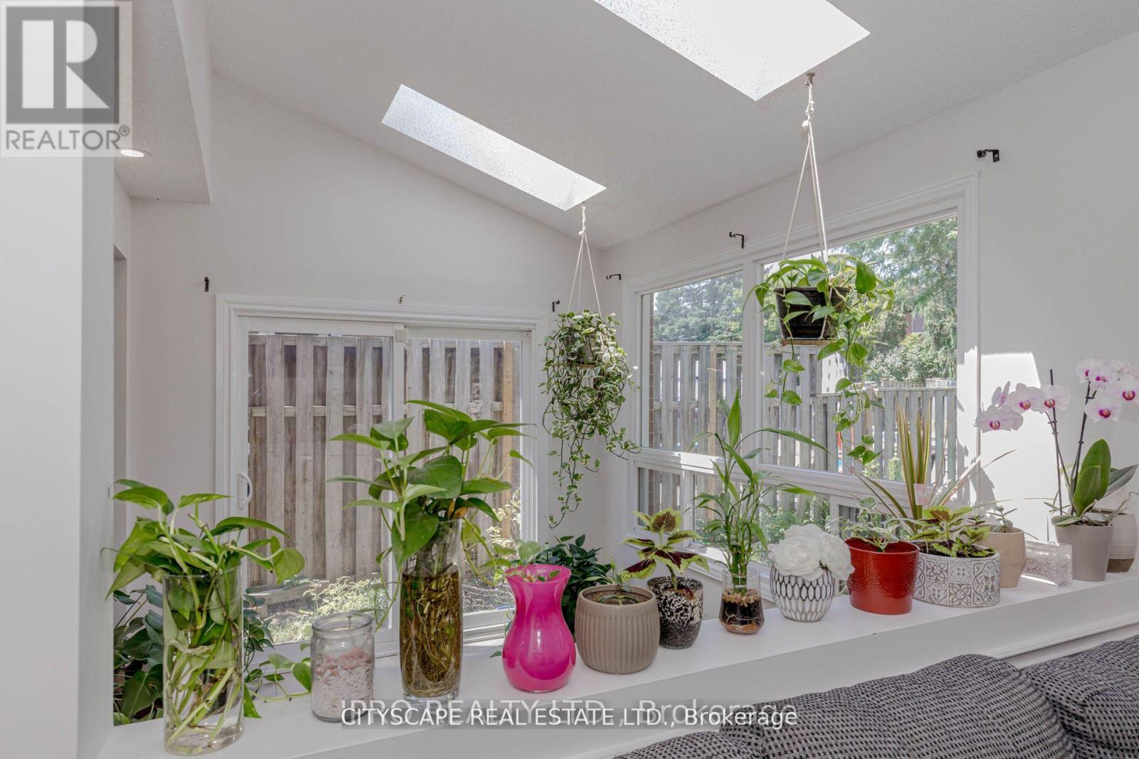 6906 Hickling Crescent N, Mississauga, Ontario  L5N 5A8 - Photo 18 - W12614090