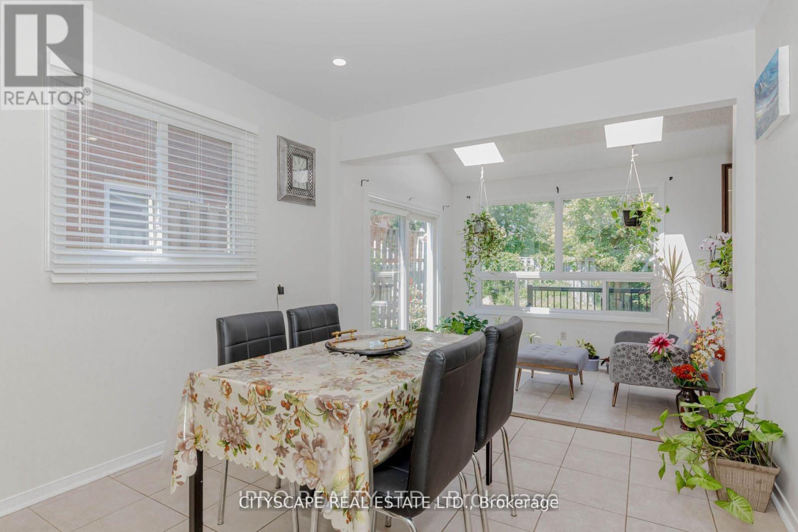 6906 Hickling Crescent N, Mississauga, Ontario  L5N 5A8 - Photo 21 - W12614090