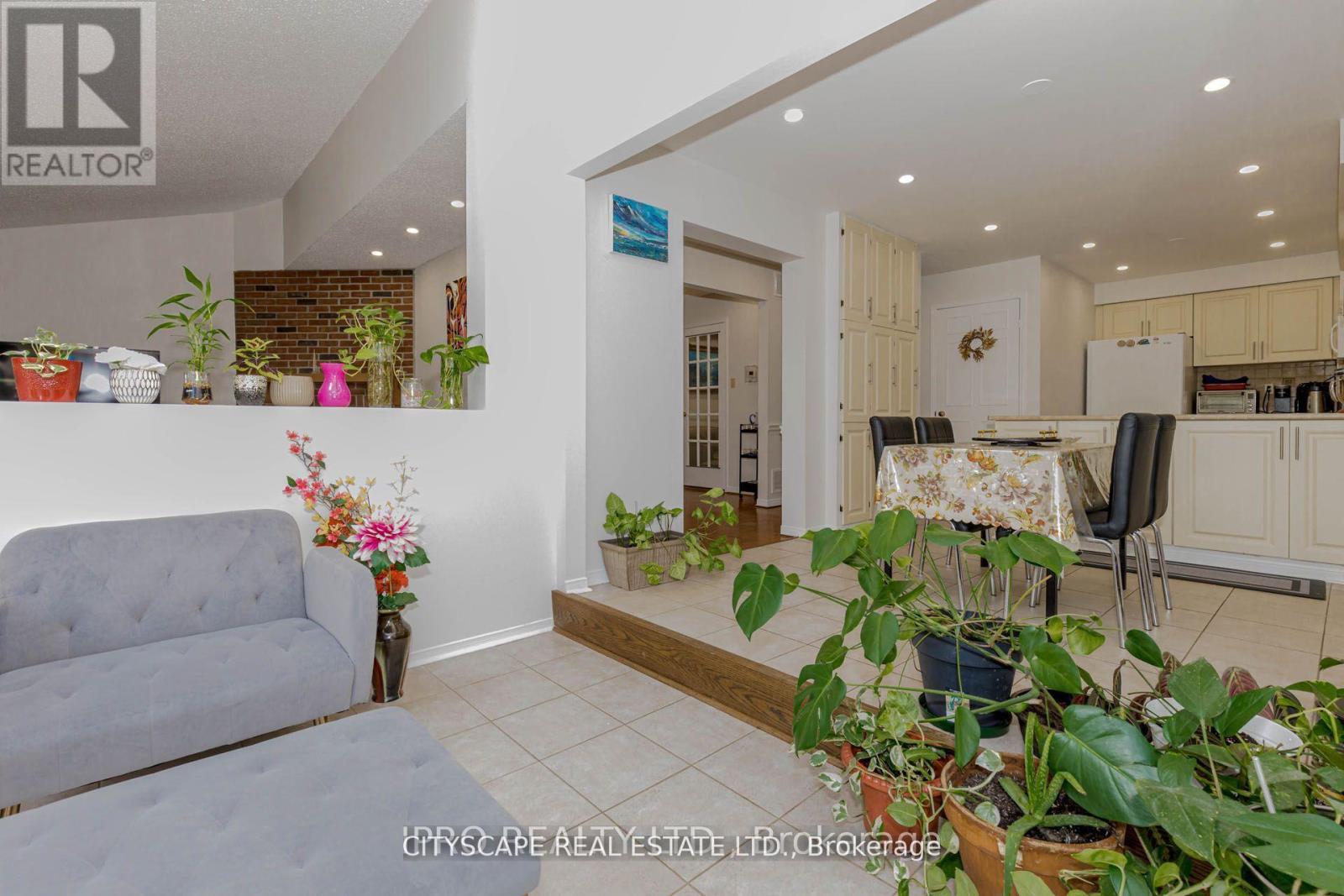 6906 Hickling Crescent N, Mississauga, Ontario  L5N 5A8 - Photo 25 - W12614090