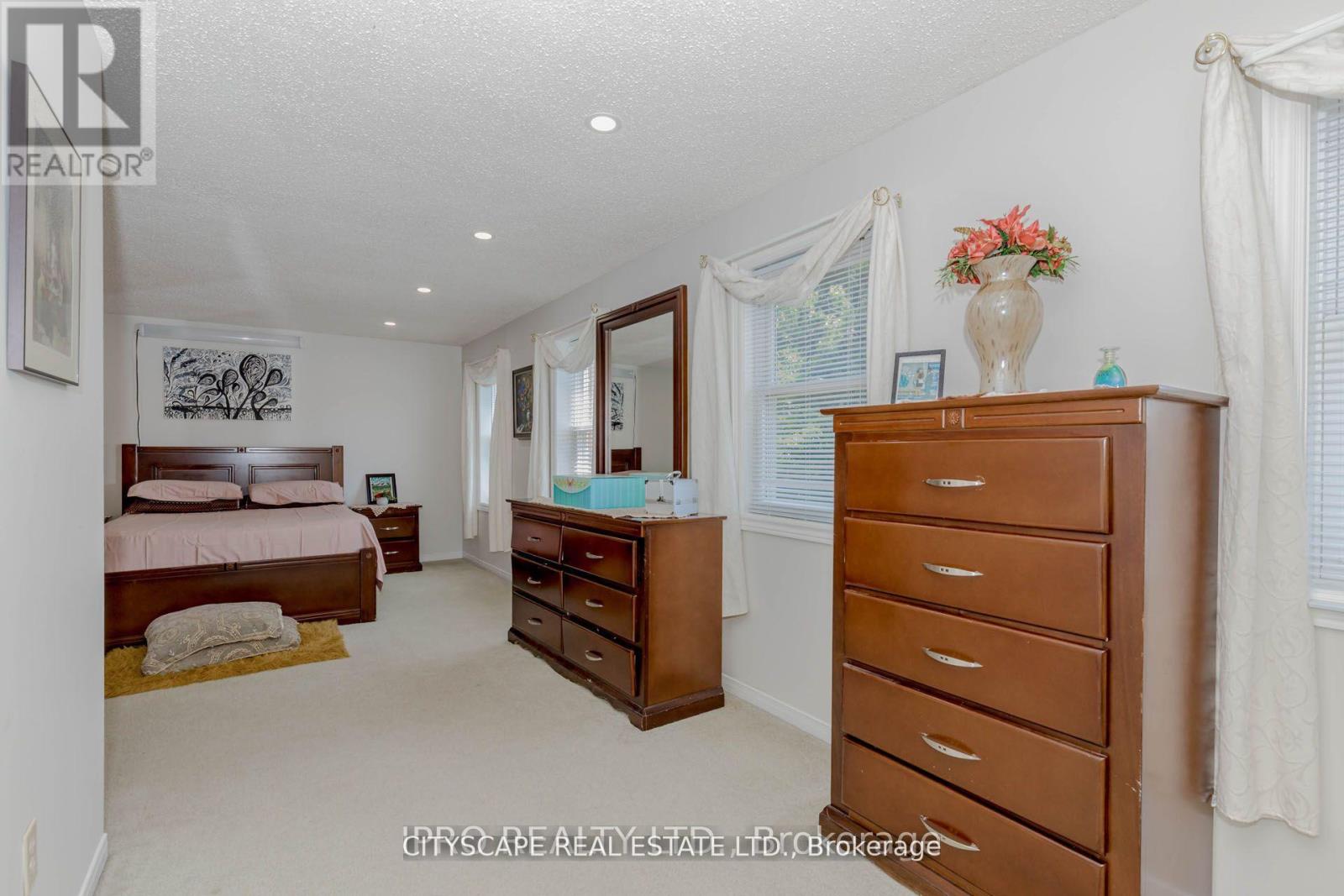 6906 Hickling Crescent N, Mississauga, Ontario  L5N 5A8 - Photo 28 - W12614090