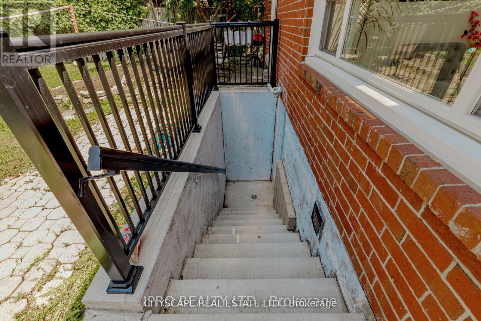 6906 Hickling Crescent N, Mississauga, Ontario  L5N 5A8 - Photo 42 - W12614090