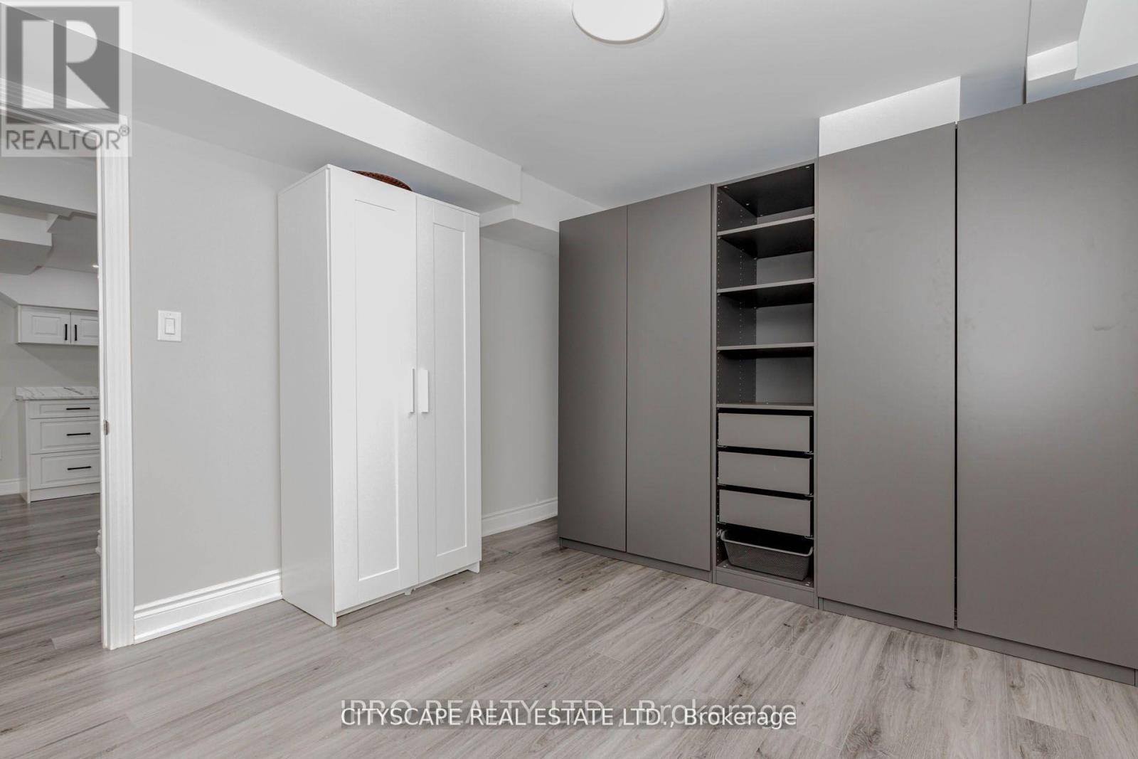 6906 Hickling Crescent N, Mississauga, Ontario  L5N 5A8 - Photo 45 - W12614090