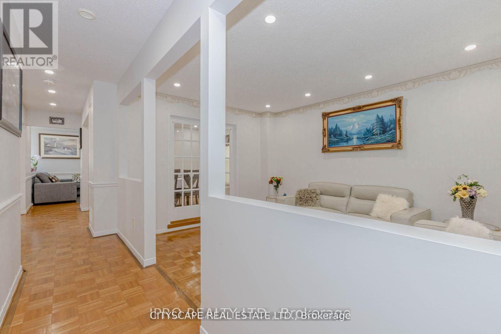 6906 Hickling Crescent N, Mississauga, Ontario  L5N 5A8 - Photo 5 - W12614090