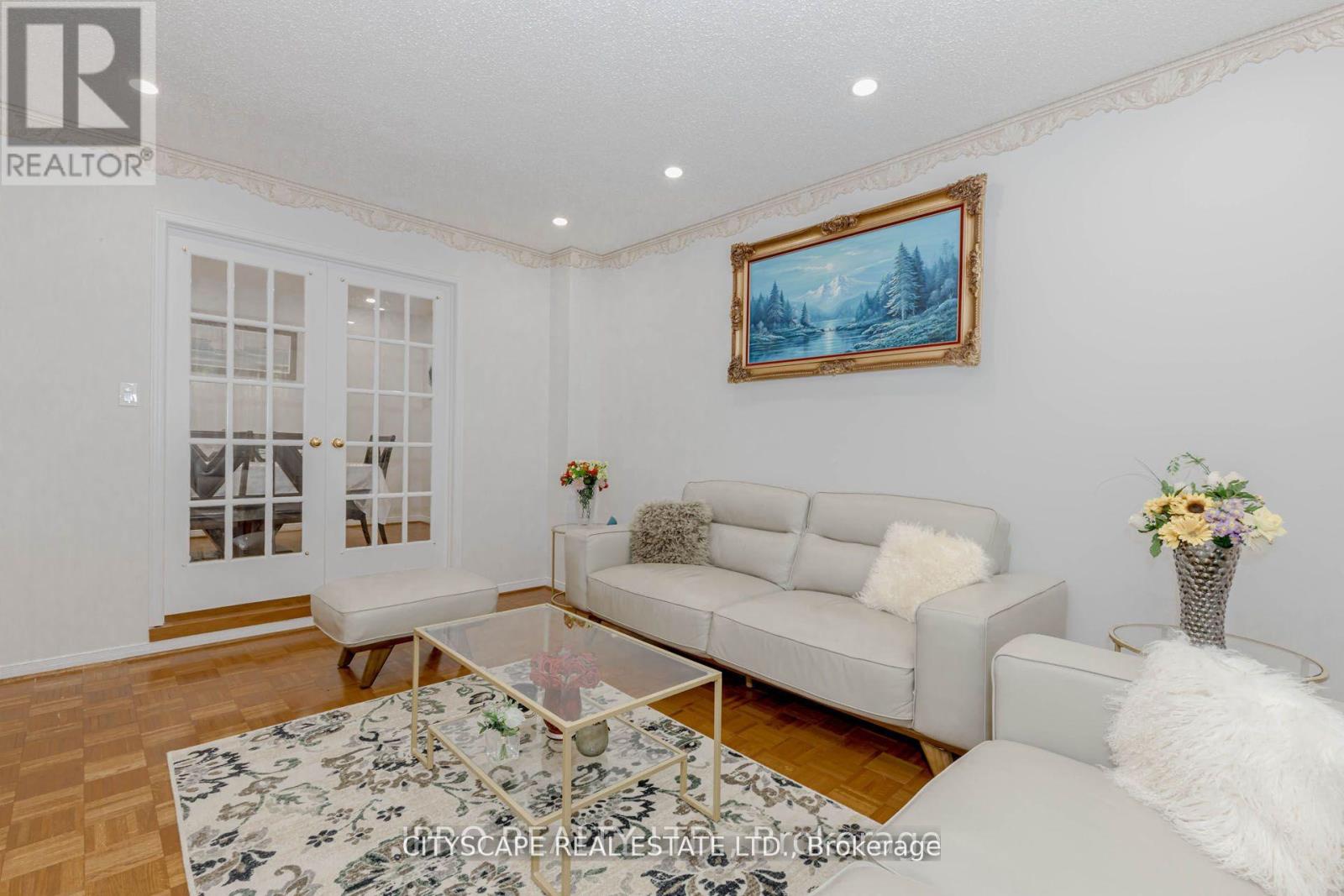 6906 Hickling Crescent N, Mississauga, Ontario  L5N 5A8 - Photo 8 - W12614090