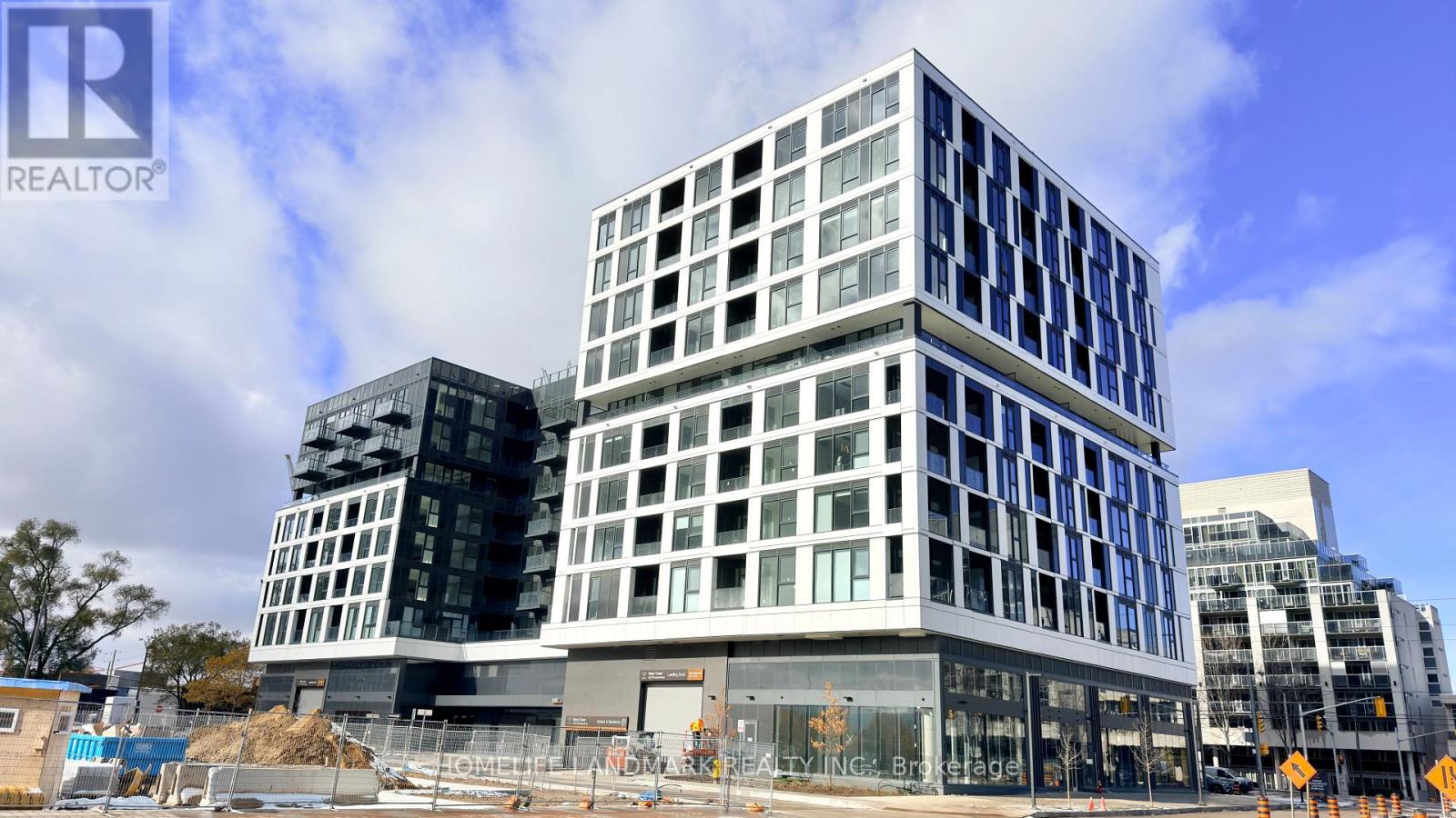 811 - 1037 THE QUEENSWAY, Toronto, Ontario