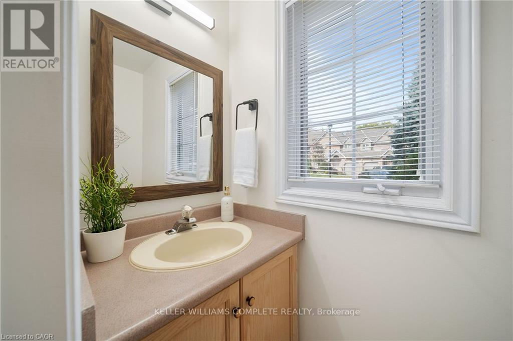 10 - 320 Hamilton Drive, Hamilton, Ontario  L9G 4W6 - Photo 14 - X12614044