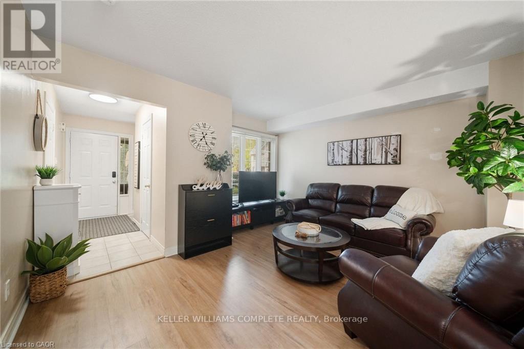 10 - 320 Hamilton Drive, Hamilton, Ontario  L9G 4W6 - Photo 4 - X12614044