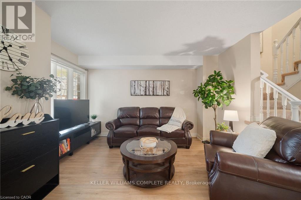 10 - 320 Hamilton Drive, Hamilton, Ontario  L9G 4W6 - Photo 5 - X12614044