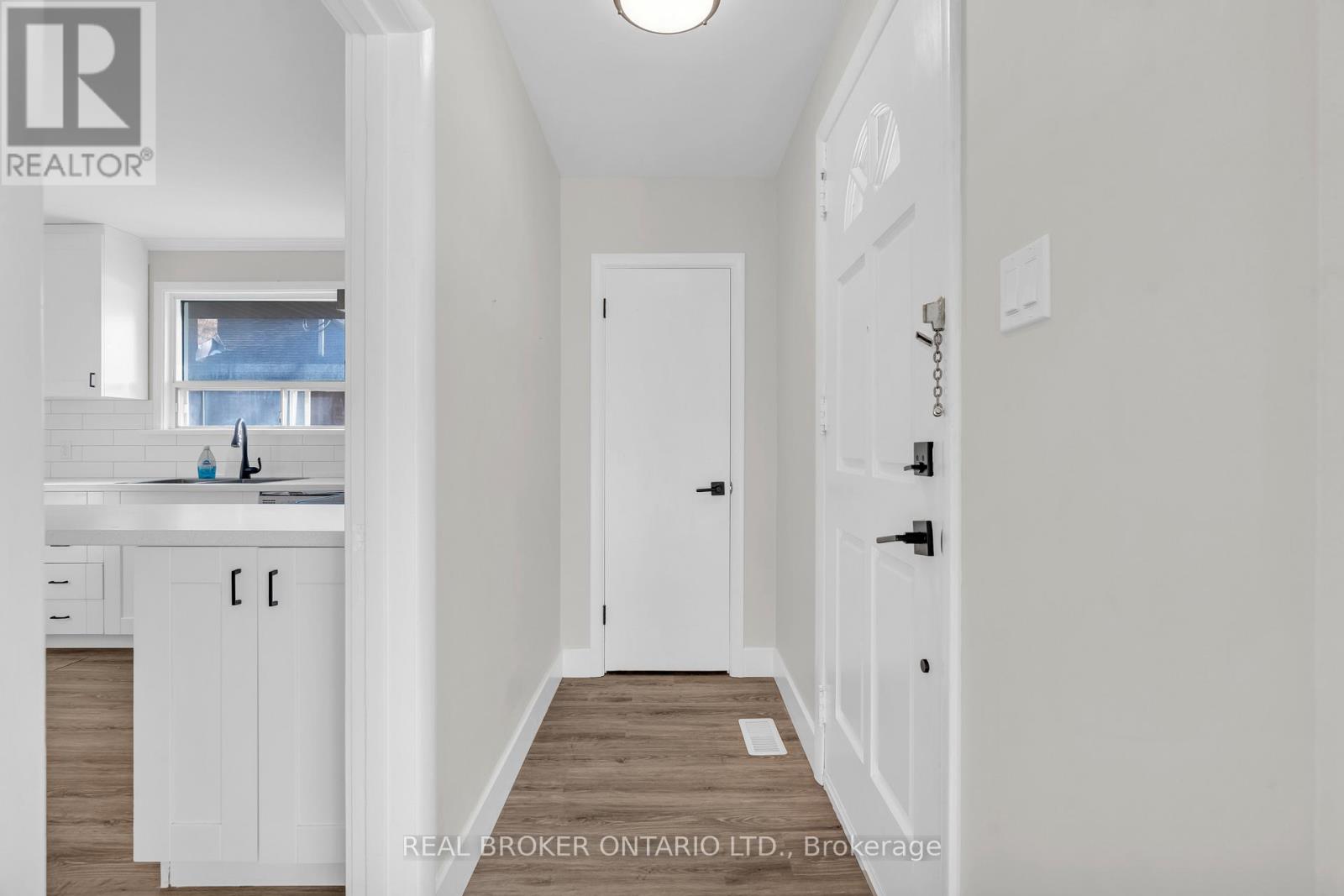 220 Bruce Street, Kitchener, Ontario  N2B 1Z3 - Photo 4 - X12614074