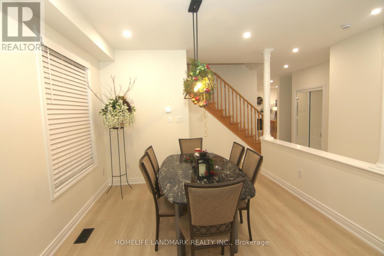 3861 Mulligan Cross, Mississauga, Ontario  L5M 7B2 - Photo 4 - W12611752