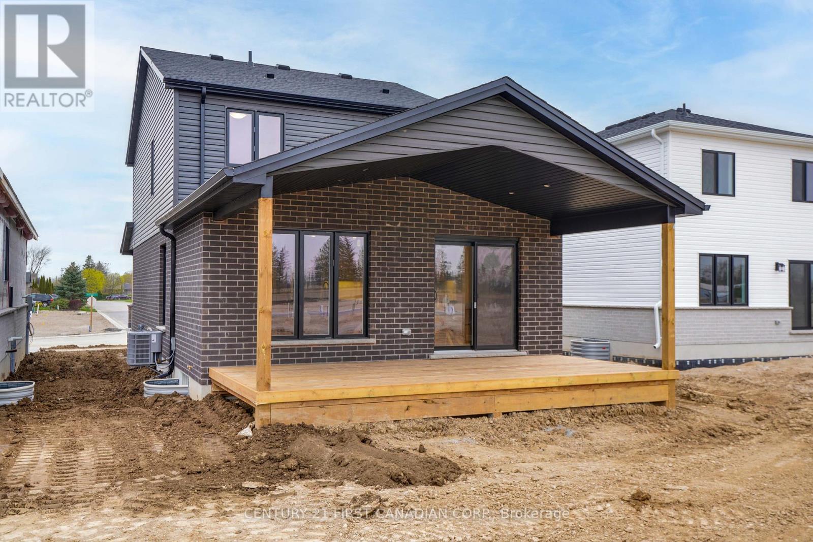 9 Twynstra Street, North Middlesex, Ontario  N0M 1A0 - Photo 39 - X12614178