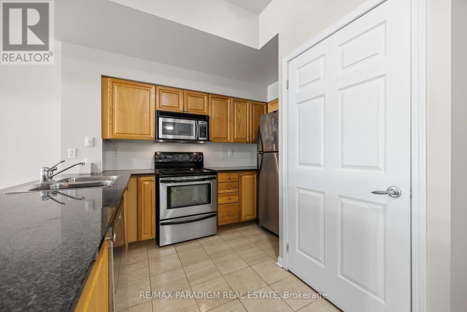 2515 - 230 Queens Quay W, Toronto, Ontario  M5J 1B5 - Photo 10 - C12614146