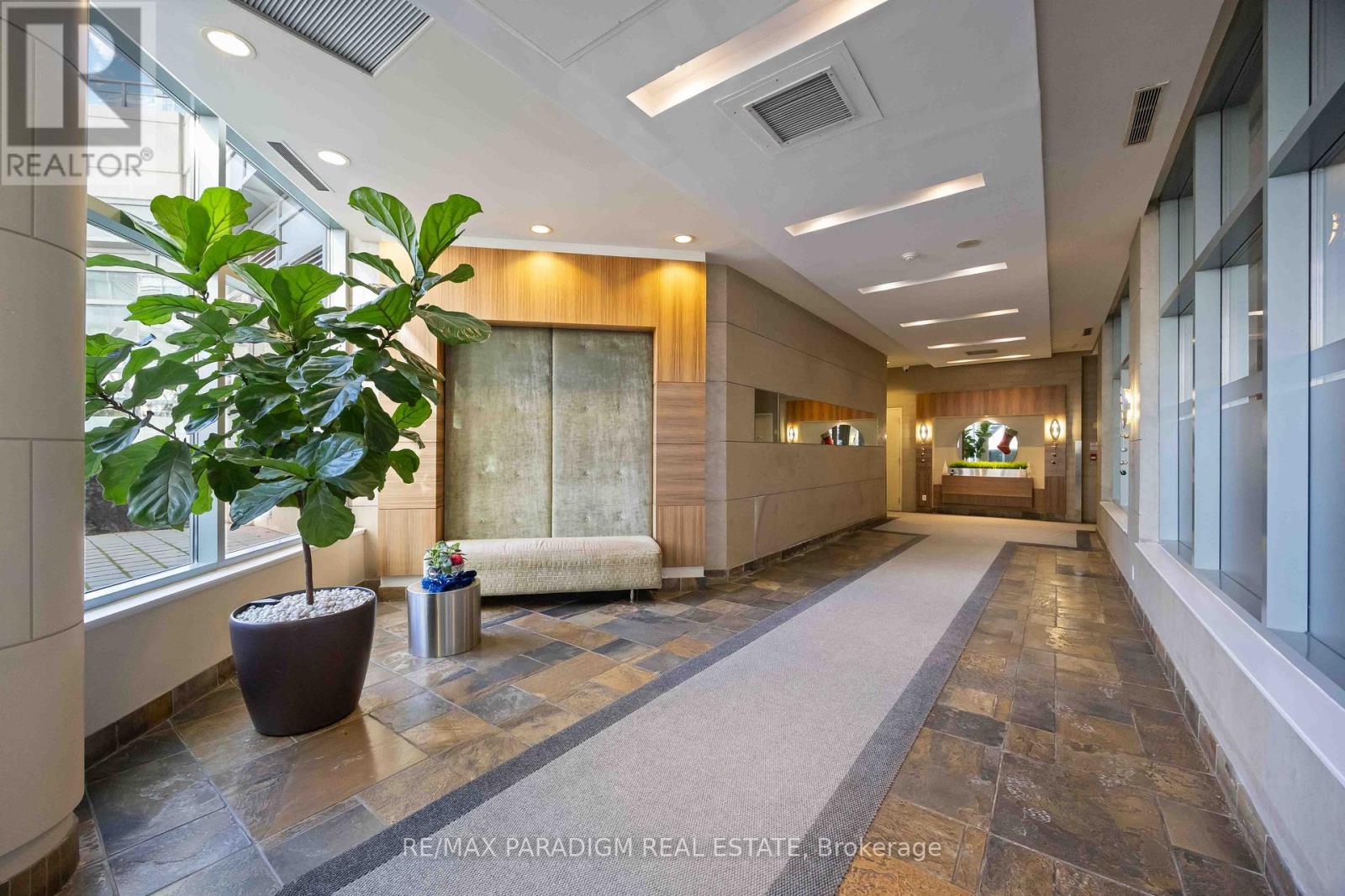 2515 - 230 Queens Quay W, Toronto, Ontario  M5J 1B5 - Photo 2 - C12614146