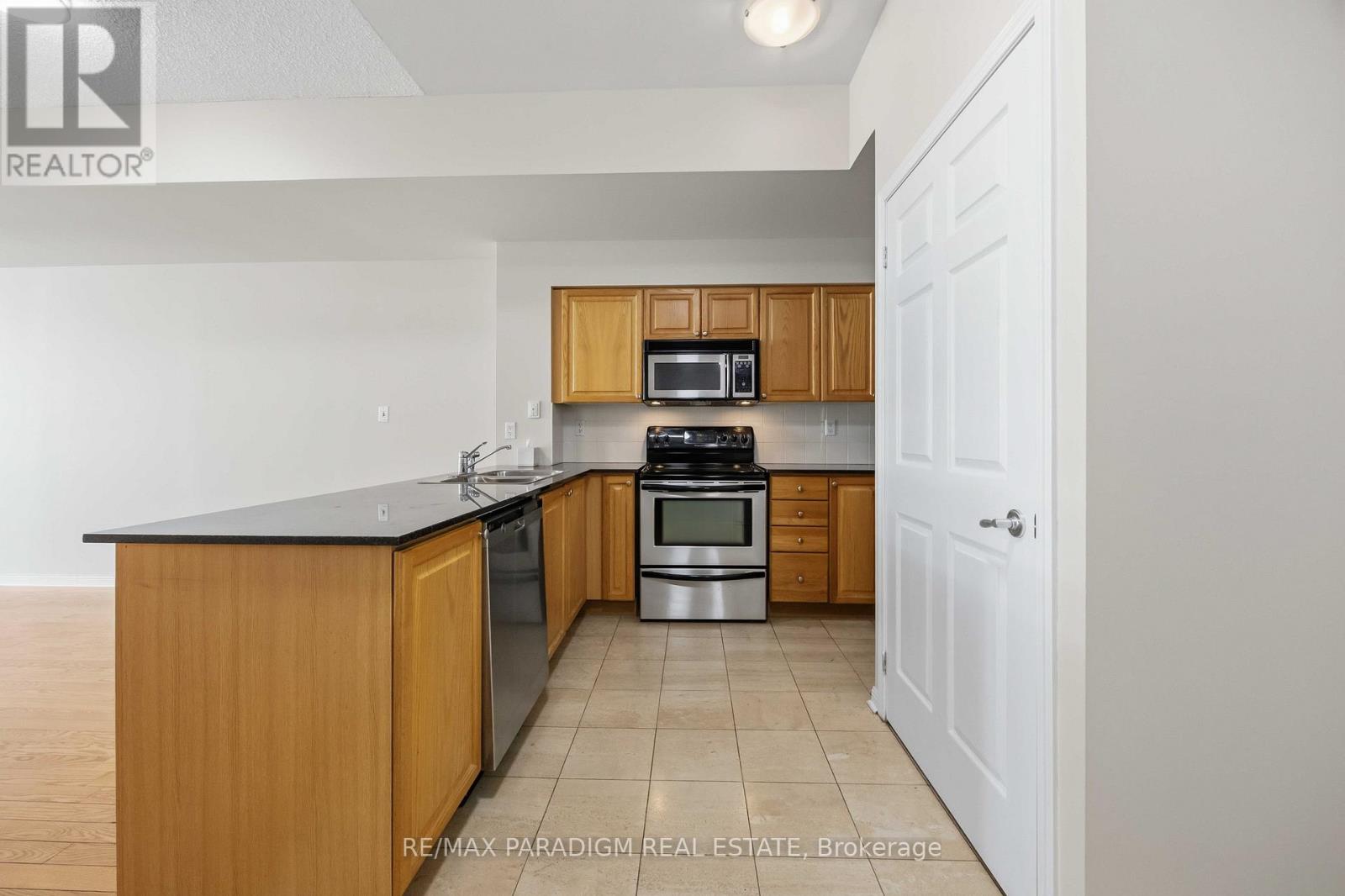 2515 - 230 Queens Quay W, Toronto, Ontario  M5J 1B5 - Photo 8 - C12614146