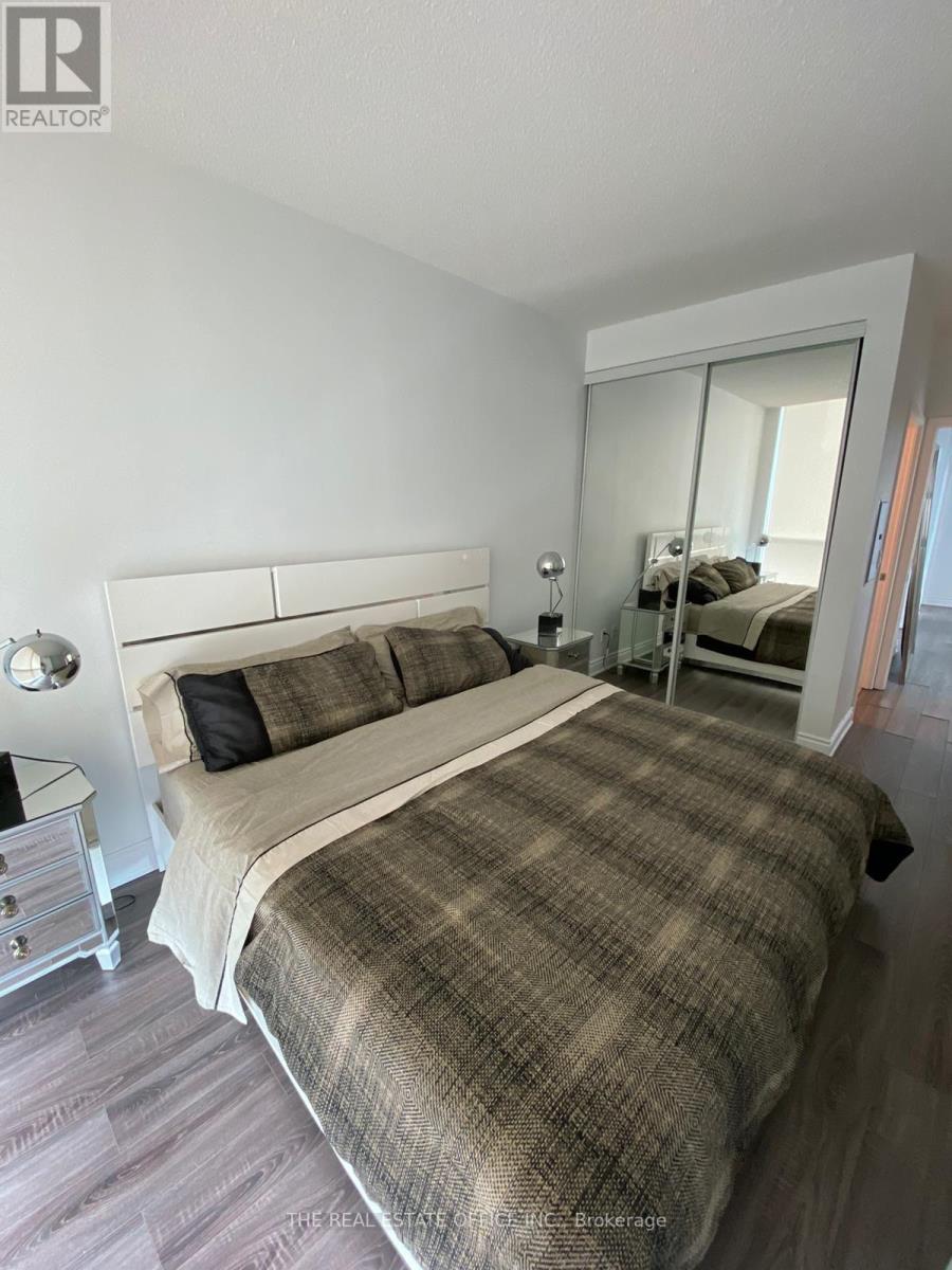 3802 - 219 Fort York Boulevard, Toronto, Ontario  M5V 1B1 - Photo 12 - C12614156