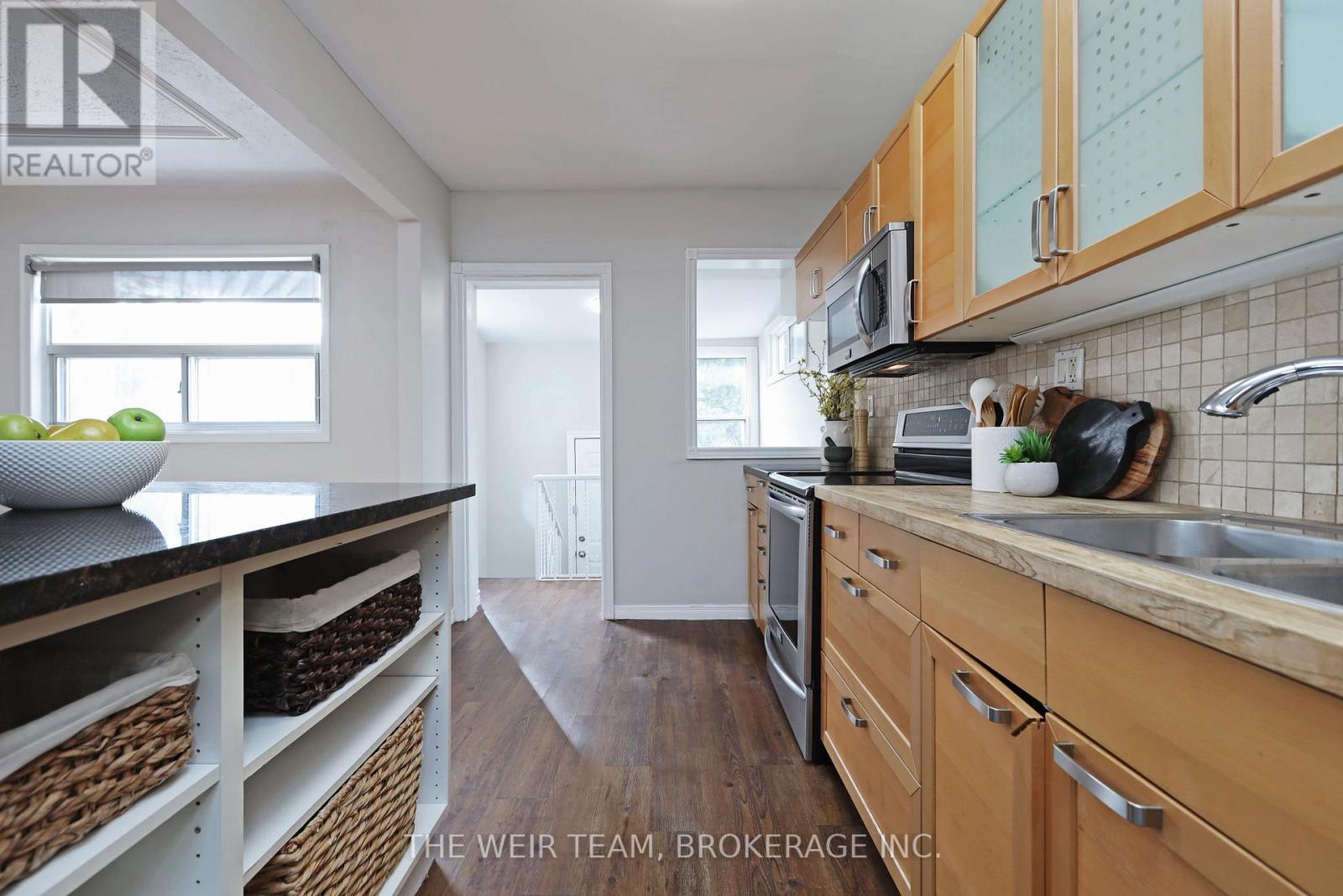 157 Mortimer Avenue, Toronto, Ontario  M4J 2C4 - Photo 17 - E12614130