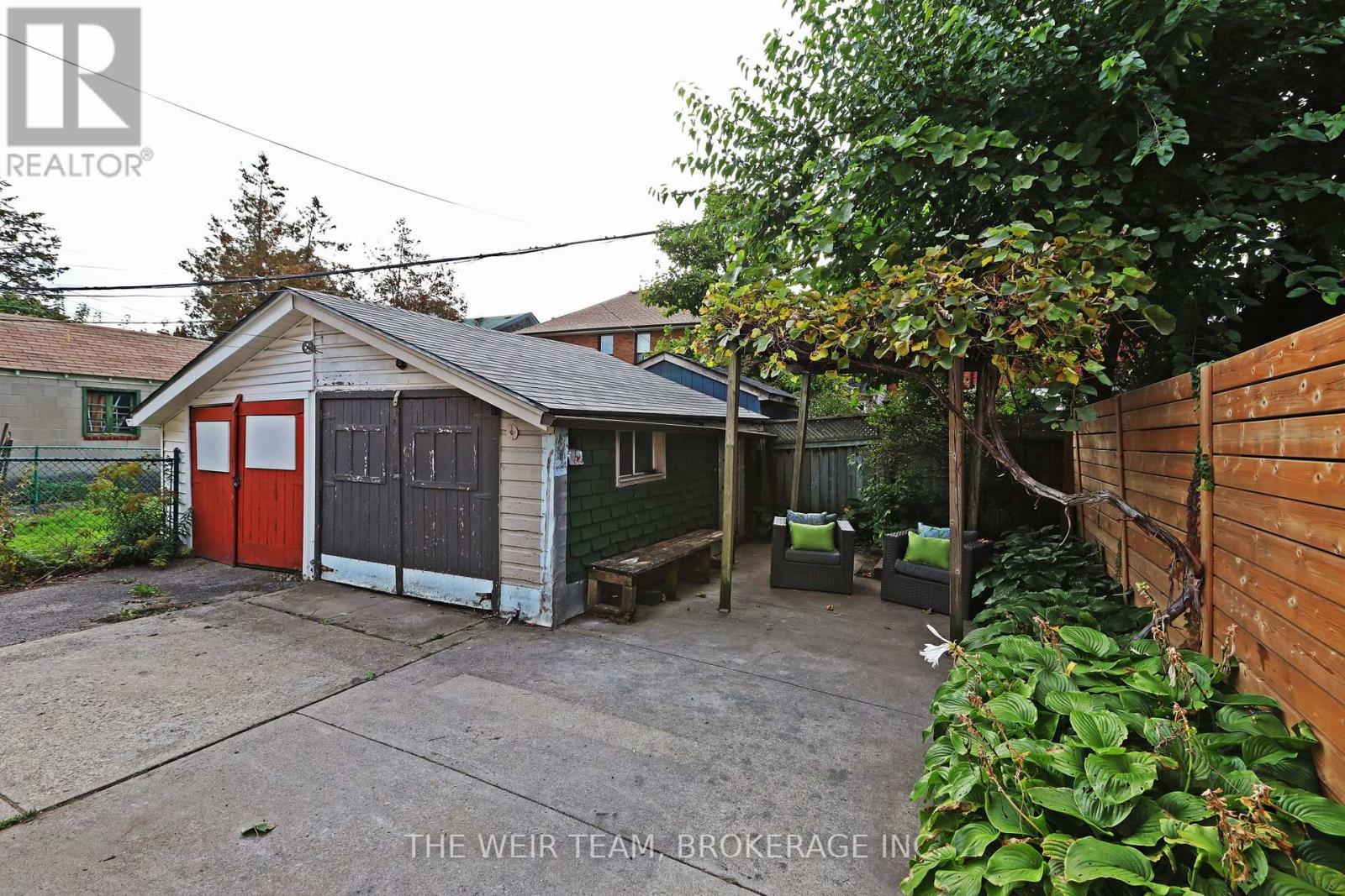 157 Mortimer Avenue, Toronto, Ontario  M4J 2C4 - Photo 42 - E12614130