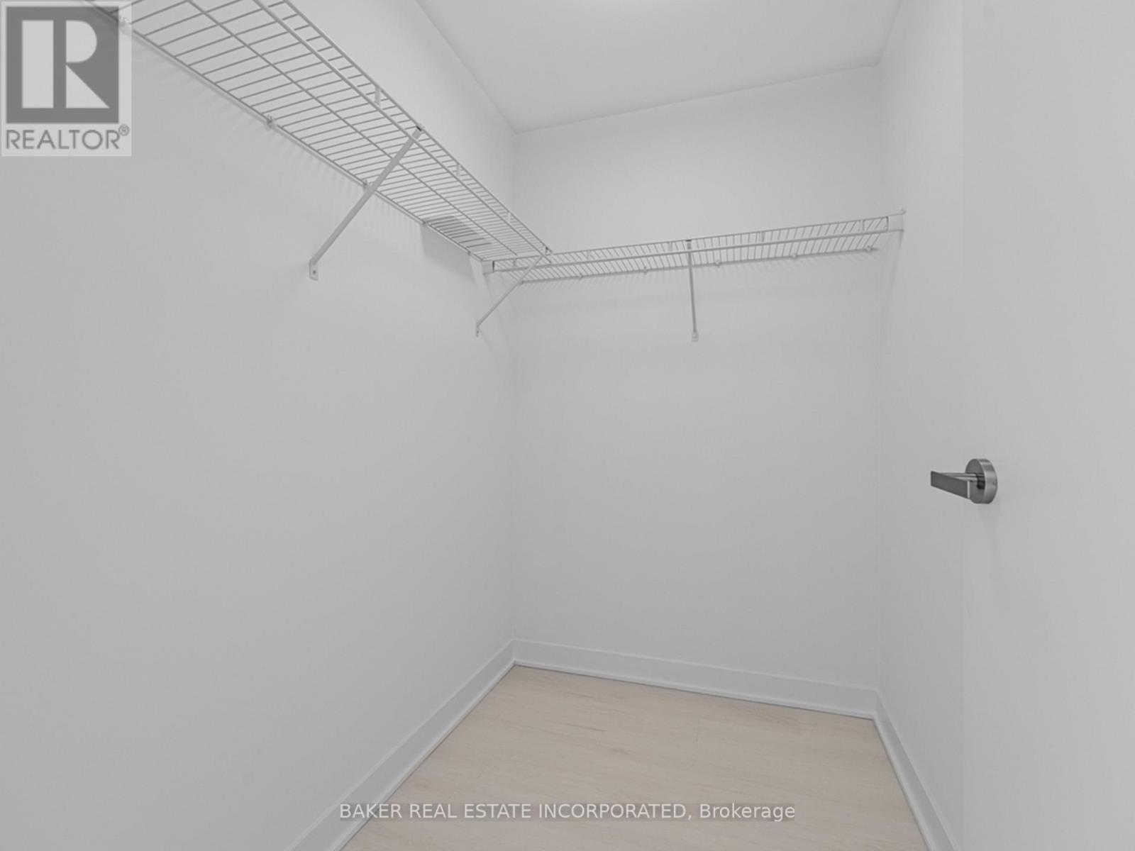 5806 - 3900 Confederation Parkway, Mississauga, Ontario  L5B 0M3 - Photo 11 - W12614138