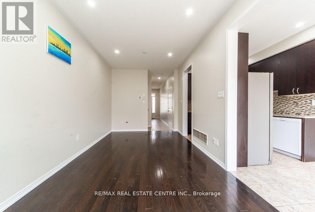 130 Sussexvale Drive, Brampton, Ontario  L6R 3R2 - Photo 10 - W12614140