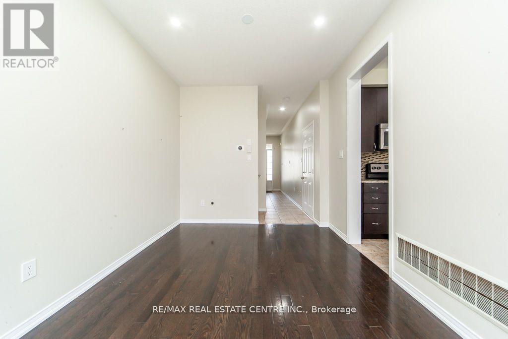 130 Sussexvale Drive, Brampton, Ontario  L6R 3R2 - Photo 11 - W12614140