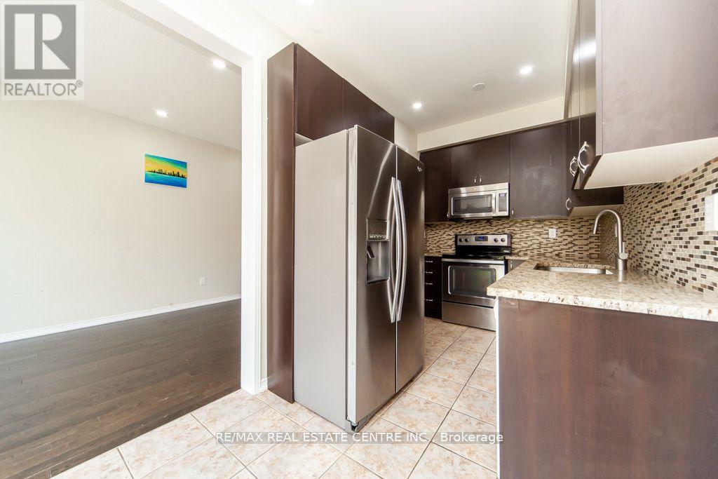 130 Sussexvale Drive, Brampton, Ontario  L6R 3R2 - Photo 14 - W12614140