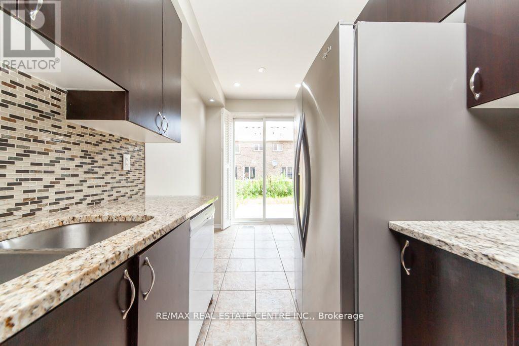 130 Sussexvale Drive, Brampton, Ontario  L6R 3R2 - Photo 17 - W12614140