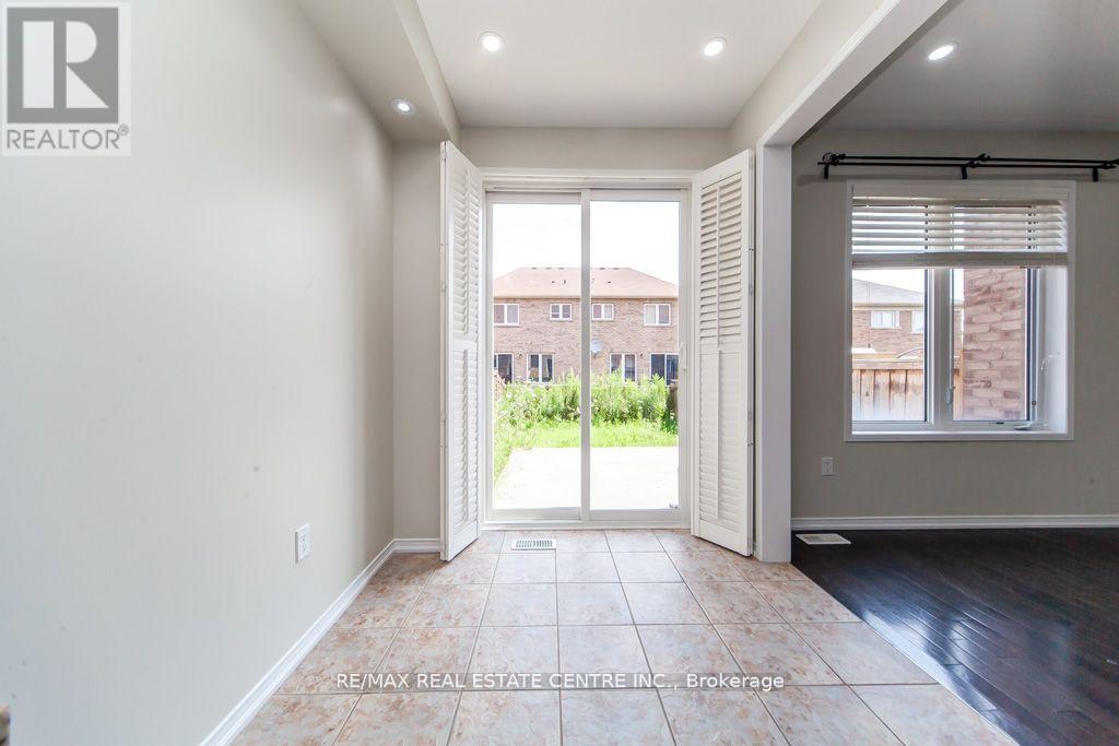 130 Sussexvale Drive, Brampton, Ontario  L6R 3R2 - Photo 18 - W12614140