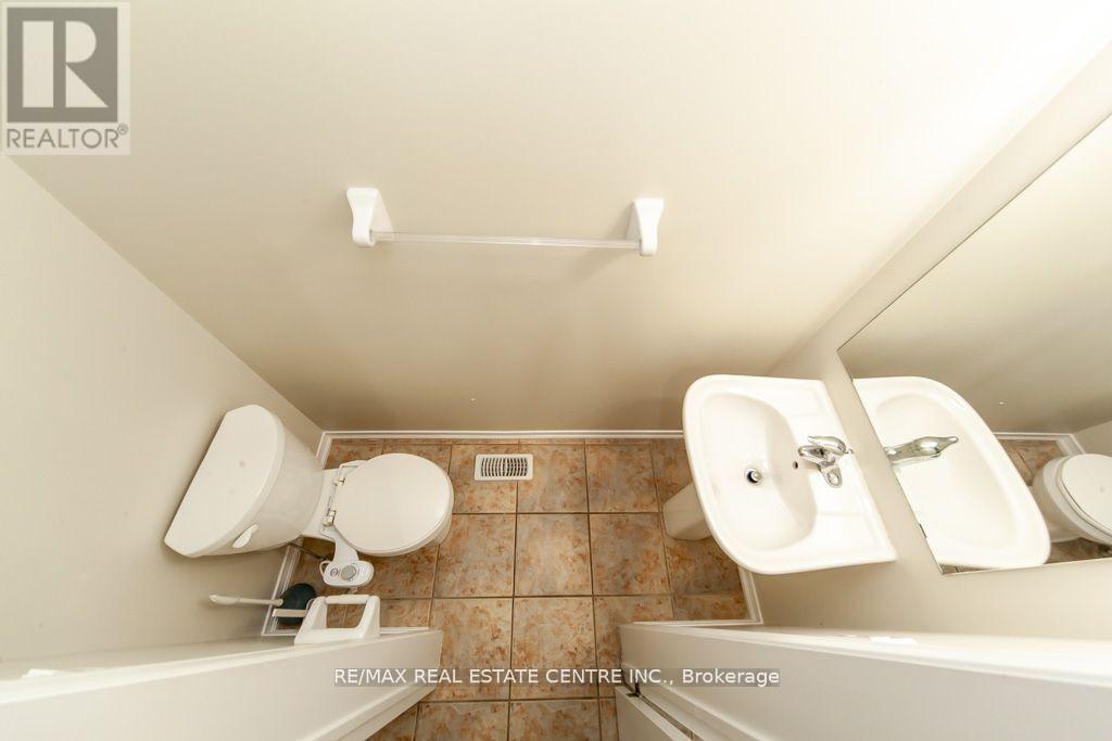 130 Sussexvale Drive, Brampton, Ontario  L6R 3R2 - Photo 19 - W12614140